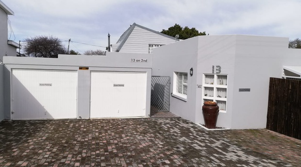 13 on 2nd, Hermanus Holiday Rentals, Self-catering holiday house in Voëlklip, self-catering accommodation close to the Beaches