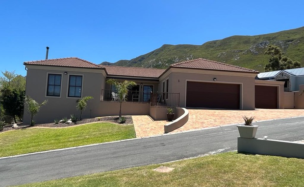Rus n Bietjie, Hermanus Holiday Rentals, Self-catering accommodation in Onrus Hermanus, Holiday home close to the beach