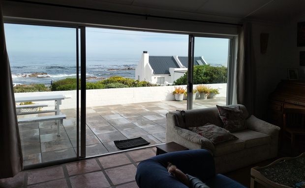 Hermanus Holiday Rentals, Villa Elaine, Self catering seafront holiday house, Onrus seafront home