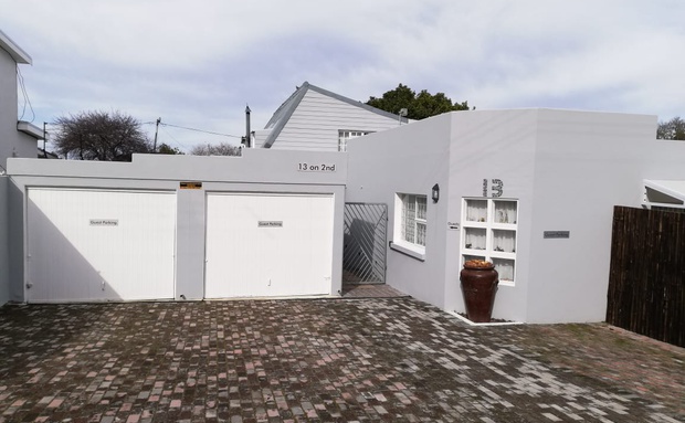 13 on 2nd, Hermanus Holiday Rentals, Self-catering holiday house in Voëlklip, self-catering accommodation close to the Beaches